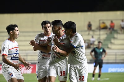 Hugo Iván Valdez festeja el tanto de apertura junto a sus compañeros, Richard Prieto, Juan Danilo Santacruz y Mauricio Cabrera.