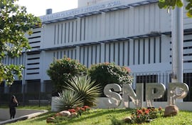 Fachada de la sede central del SNPP en Asunción.