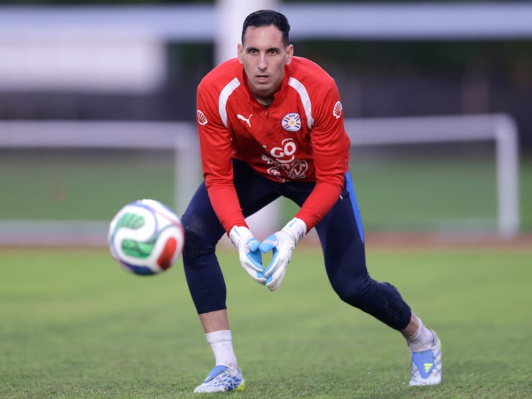 Roberto Junior Fernández sería el arquero titular de la Albirroja en el Mundial.