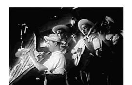 El arpa paraguaya llega en la década de 1930 a conquistar Argentina. Félix Pérez Cardozo y su conjunto. Fotograma de una filmación conservada en el Museo del Cine Pablo Ducrós Hicken, Buenos Aires.