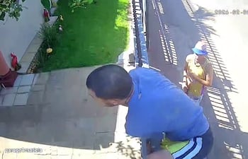 Detienen a dos hombres tras ingresar y amenazar a una familia