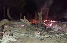 La vivienda de la Sra. Matilde Toledo se redujo en cenizas causadas por el fuego.
