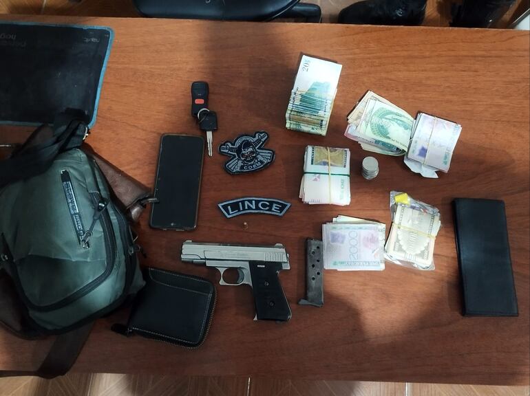 Detenido en Lambaré con un arma en su vehículo por los Linces que intentó sobornarlos.