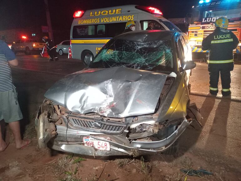 El automóvil Nissan involucrado en el accidente.