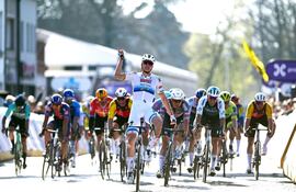 El ciclista belga Tim Merlier (32 años) firmó su 65º triunfo en su carrera al consagrarse campeón del Circuito de Houtland.