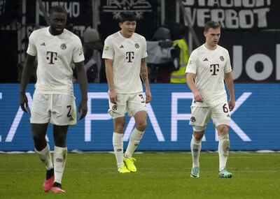 Los jugadores del Bayern Múnich lamentan la derrota contra el Frankfurt por la Bundesliga de Alemania.