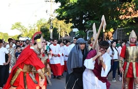 En la capital de Misiones se recreó el viacrucis.