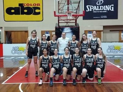 Plantel de Libertad, que anoche enfrentó a Félix Pérez Cardozo en la jornada inaugural y perdió.