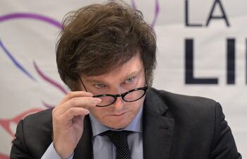 El candidato presidencial de La Libertad Avanza, Javier Milei, habría sido una de las víctimas de espionaje ilegal en Argentina. (AFP)