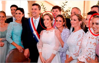 En círculo rojo, la Primera Dama Leticia Ocampos y su prima cercana, Silvia "Chichi" Gadea, junto con el presidente Santiago Peña, cuando éste asumió el 15 de agosto del 2023.