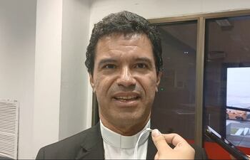 Esperando el arribo del nuevo Nuncio Vicenzo Turturro.