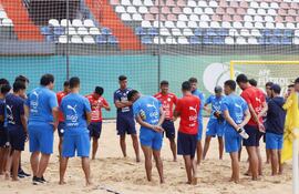 Componentes de las selecciones de fútbol playa que entran en acción hoy en la Liga Evolución.