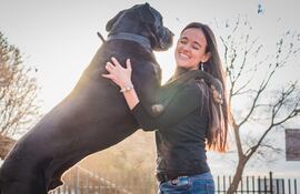 Perros que saltan a las personas.