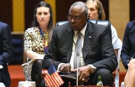 El Secretario de Defensa de los Estados Unidos, Lloyd Austin III, asistiendo a la Reunión Informal de Ministros de Defensa de la ASEAN y los Estados Unidos como parte de la Reunión de Ministros de Defensa de la ASEAN en Vientiane, Laos.
