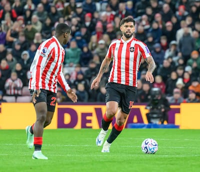 El zaguero paraguayo del Sunderlan Omar Alderete promueve salida desde el fondo en el empate sin goles frente al Leeds United. (Foto: Chris Fryatt Photo)