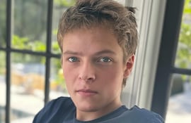 El cumpleañero Moses Martin es el clon de su padre Chris Martin.