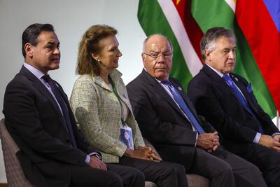 Los ministros de Relaciones Exteriores de Paraguay, Rubén Ramírez (i), de Argentina, Diana Mondino (2i) y Uruguay, Omar Paganini, (d), participan de la reunión previa a la cumbre de jefes de Estado del Mercosur, este domingo en Asunción (Paraguay). Los ministros de Relaciones Exteriores de los países miembros del Mercado Común del Sur (Mercosur) iniciaron este domingo una reunión previa a la cumbre de jefes de Estados del bloque regional, que tiene como telón de fondo la ausencia del presidente argentino, Javier Milei, y su polémica con sus vecinos de Brasil y Bolivia. EFE/ Antonio Lacerda
