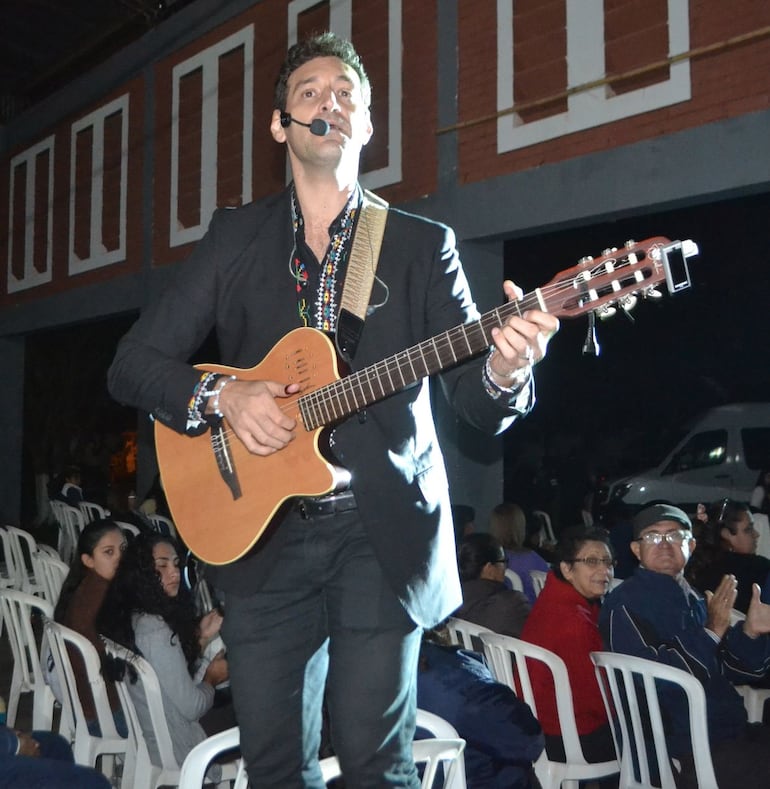 El cantante Yoryi Torales será uno de los encargados de interpretar a Luis Alberto del Paraná.