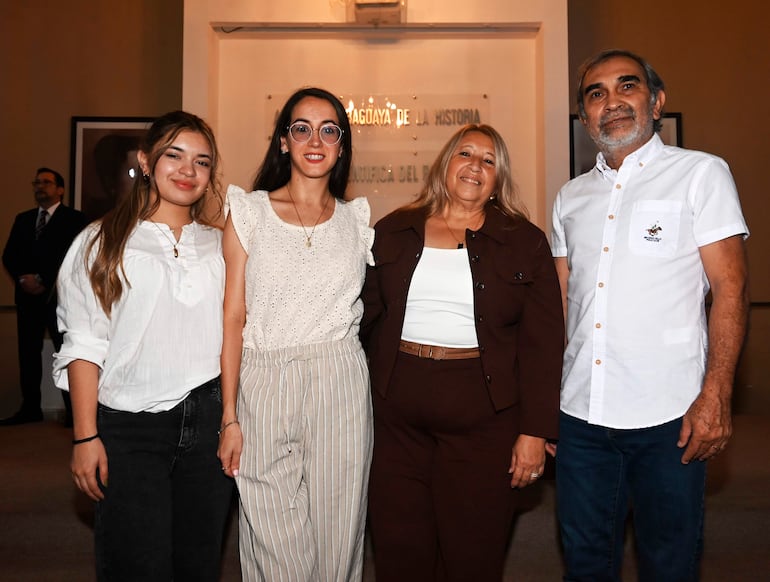 María José Irigoyen, Daniela Salgero, Águeda Giménez de Irigoyen y Blas Irigoyen.