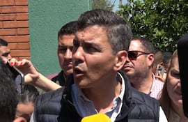 Santiago Peña dio declaraciones a la prensa, tras la entrega de ambulancias de Itaipú. 12-09-2025