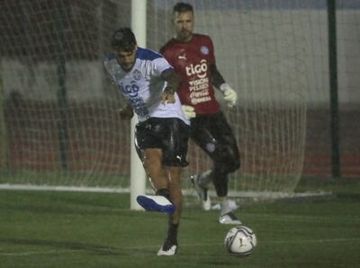 Gustavo Gómez y Antony Silva estarían en el equipo de la Albirroja