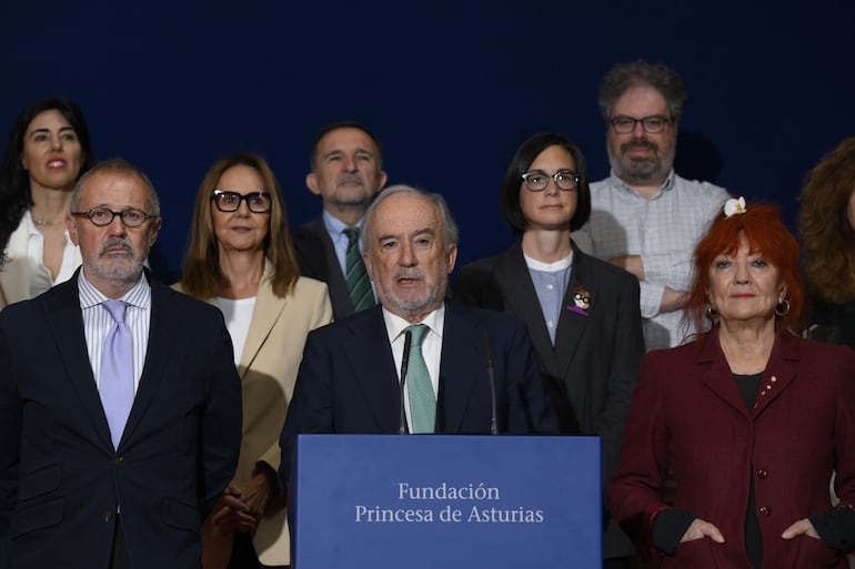 El equipo que dio a conocer el fallo del Premio Princesa de Asturias de las Letras 2026 al que optaban 37 candidaturas de 24 países.