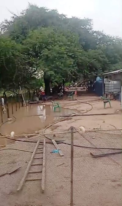 Algunas viviendas fueron abandonadas tras los primeros desbordes del Pilcomayo y exigen reforzar los muros.