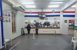 La Municipalidad de Lambaré habilitó sus cajas y el servicio de autopago para que sus contribuyentes puedan ponerse al día con la habilitación de sus vehículos pese al feriado.