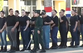 El grupo de mujeres del Comando Logístico están listas para comenzar con la preparación militar.