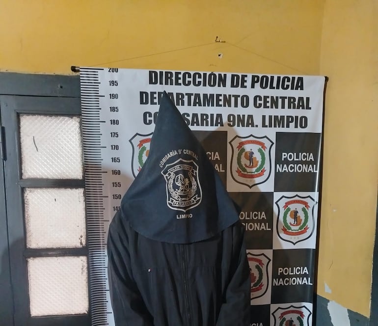 Cámaras de seguridad captaron presunta agresión a una joven y el sospechoso fue detenido.