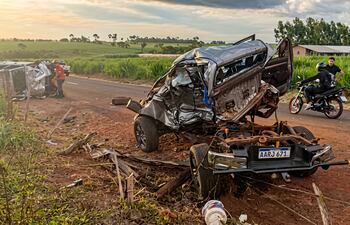 Tres adolescentes pierden la vida en violento choque en J. Eulogio Estigarribia