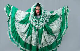 Edu García protagoniza la obra teatral "Bajo la naranja", realizada en coproducción entre Paraguay y Argentina.