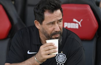 El entrenador de Olimpia, Pablo "Vitamina" Sánchez en la previa del duelo ante Sportivo Trinidense, por la tercera ronda del Apertura 2026.