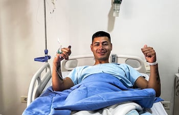El portero de Guaraní, Aldo Sebastián Pérez Ramos (25 años), tras ser intervenido quirúrgicamente de la rodilla izquierda.