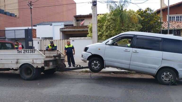 Vehículo con el que fue arrollado el PMT en el barrio San Pablo, de Asunción.
