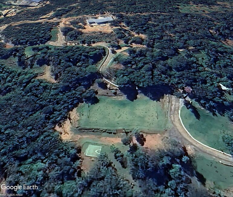 Imagen satelital de agosto pasado de la mansión en construcción de Santiago Peña en San Bernardino.