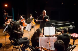La Orquesta de Cámara Juvenil del CCPA bajo la dirección de Gabriel Graziani.