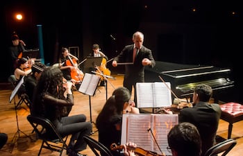 La Orquesta de Cámara Juvenil del CCPA bajo la dirección de Gabriel Graziani.