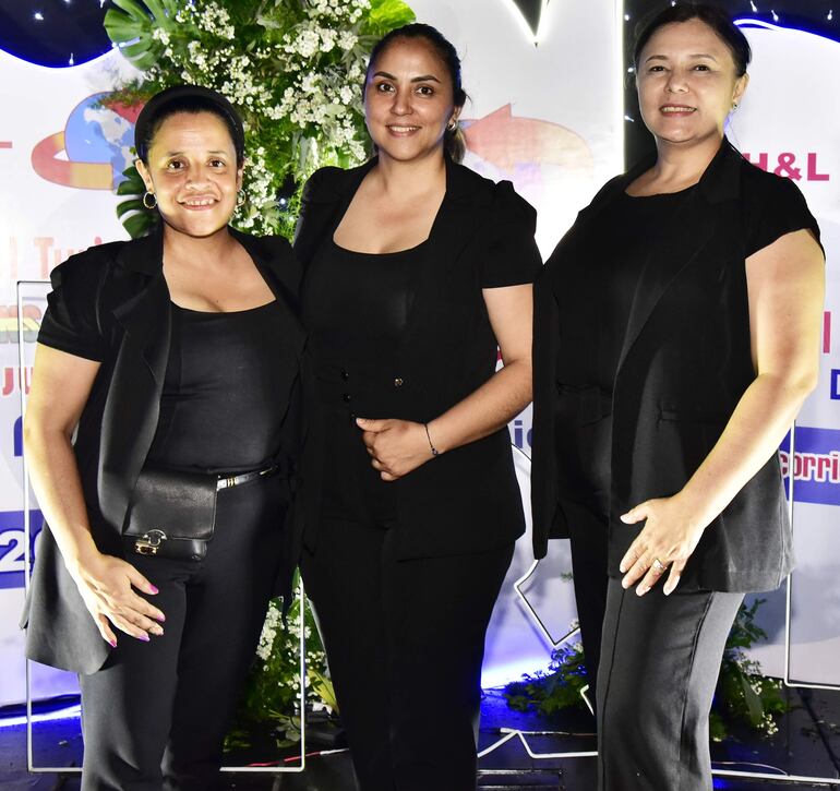 Lylian Giménez, Rosa Rodas y Mirian Varela.