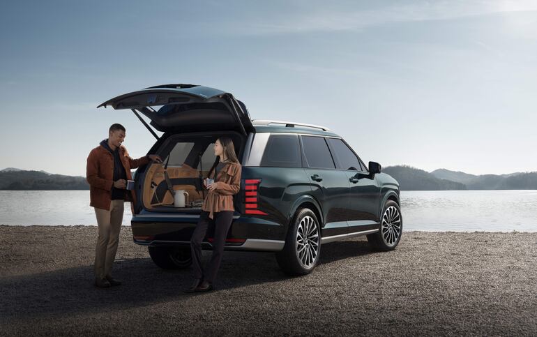 El interior del Hyundai Palisade es para 7 y 8 pasajeros ofreciendo amplitud, materiales de alta calidad y tres filas de asientos pensadas para el máximo bienestar a bordo.