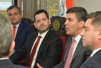 Reunión de diputados colorados con Santiago Peña, presidente electo, y Pedro Alliana, vicepresidente electo.