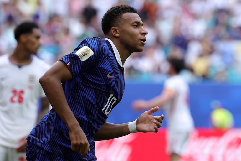 Kylian Mbappé de Francia celebra luego de anotar el gol del 1-4 durante el partido por el tercer puesto de la Copa Mundial de la FIFA 2026 entre Francia e Inglaterra, en Miami, Florida, Estados Unidos.