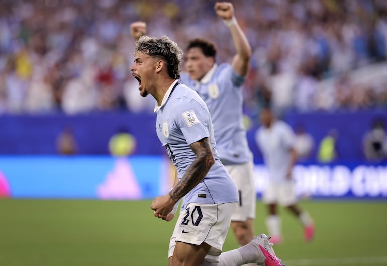 El defensa de Uruguay, Maximiliano Araújo, celebra su gol durante el partido de la fase de grupos de la Copa Mundial de la FIFA 2026 entre Arabia Saudita y Uruguay, en Miami, Florida, EE. UU.