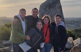 Hermosa familia. Justo Villar con su esposa Nilsa y sus hijos Tobías, Yamila y Matías.