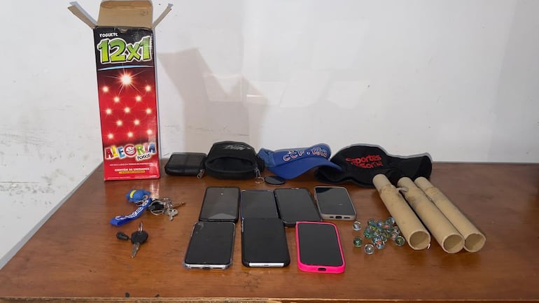 Objetos incuatados durante el procedimiento.