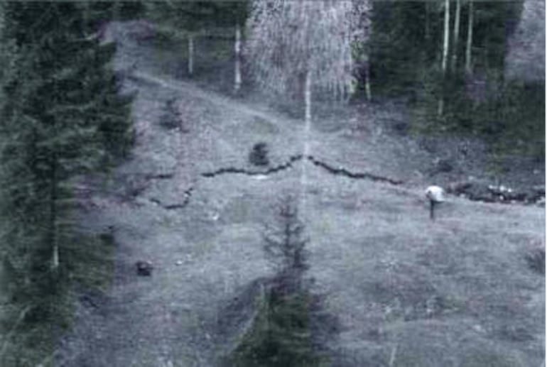Antecedentes del desastre de Vijont: un tramo de la fisura perimetral del desprendimiento del 4 de noviembre de 1960.