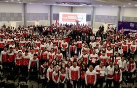 En el salón Medallistas del COP se hicieron presentes los atletas y cuerpo técnico de los distintos deportes del Team Paraguay para recibir el correspondiente homenaje y reconocimiento por Asu2025.