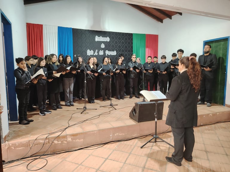 Emotiva presentación de los integrantes del Conservatorio Municipal de Música “Luis Alberto del Paraná”.