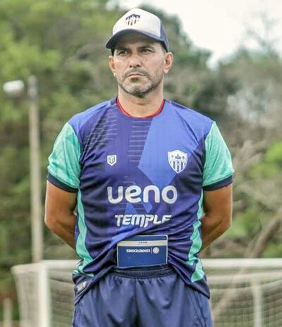 Julio Alfonso Villalba Chamorro, nacido el 19 de febrero de 1970, es el nuevo entrenador de cabecera de Encarnación FC.