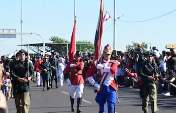 Imagen de archivo de un desfile militar por la Independencia Nacional en la Costanera.